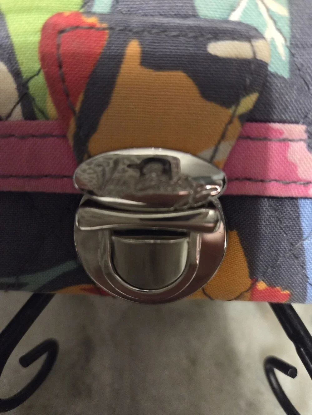 Vera Bradley Mini Card/Coin Wallet Locket Closure - Picture 2 of 8